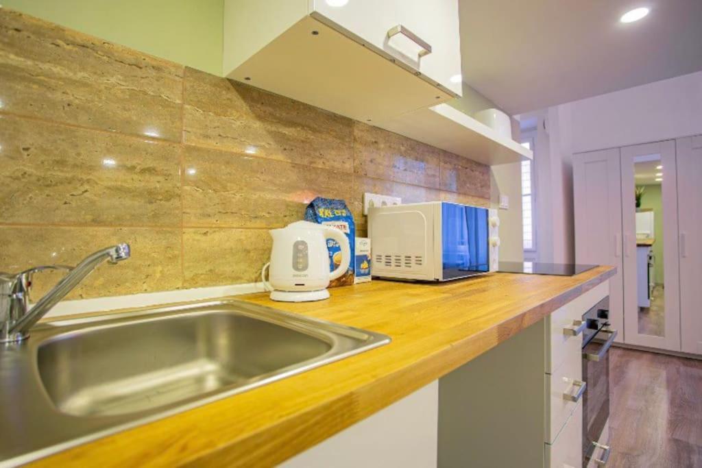 Cosy 2 Bedroom Flat In Akacfa St., Sol บูดาเปสต์ ภายนอก รูปภาพ