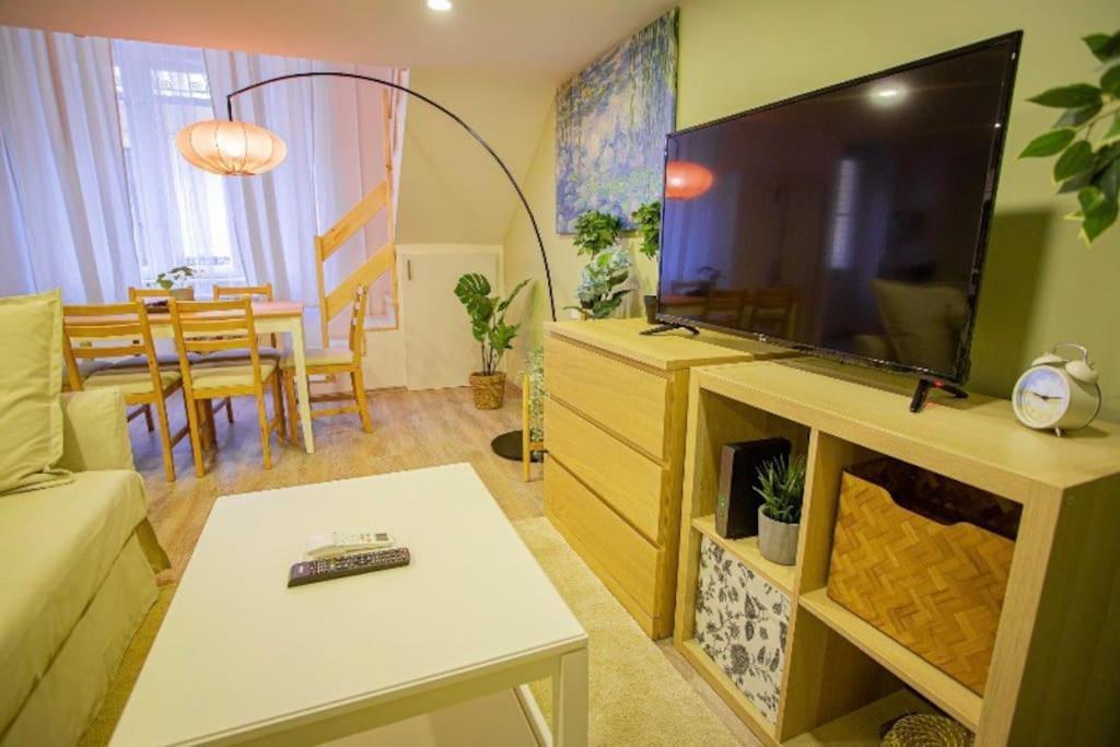 Cosy 2 Bedroom Flat In Akacfa St., Sol บูดาเปสต์ ภายนอก รูปภาพ