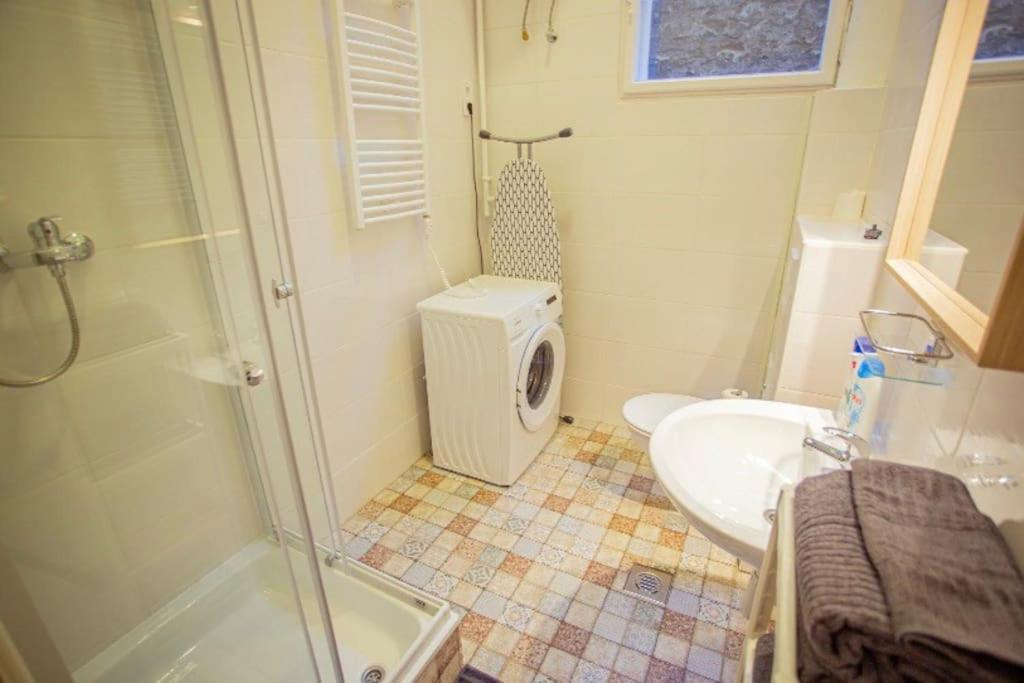 Cosy 2 Bedroom Flat In Akacfa St., Sol บูดาเปสต์ ภายนอก รูปภาพ