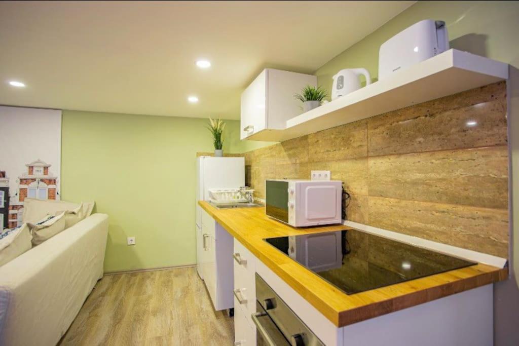 Cosy 2 Bedroom Flat In Akacfa St., Sol บูดาเปสต์ ภายนอก รูปภาพ